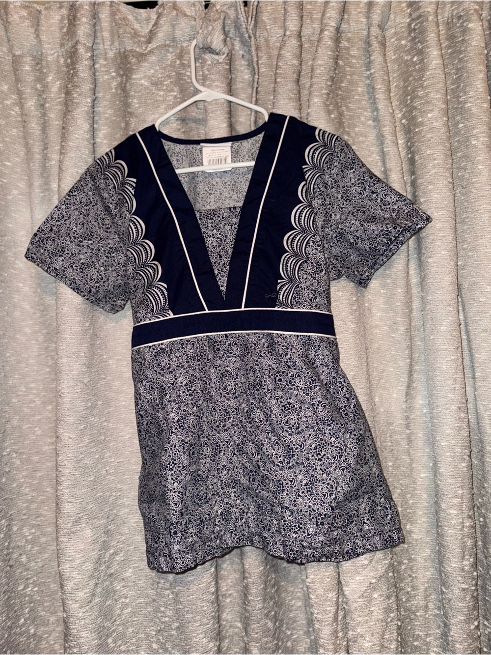 Tie back Navy & White Patterned V-Neck Tunic Scrub top Nursing